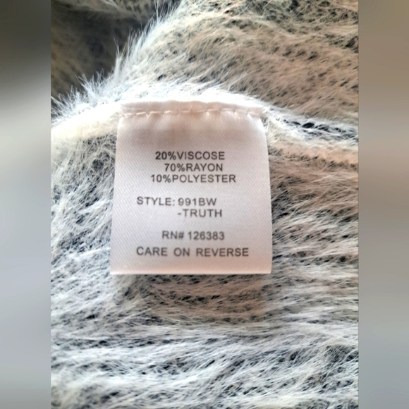 Ethyl Zebra Print Fuzzy Sweater Size XL - Picture 4 of 5